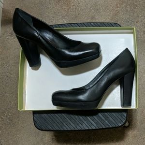 Gianni Bini black platform pumps